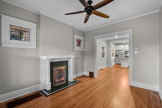 Building Photo - 573 S Pearl St