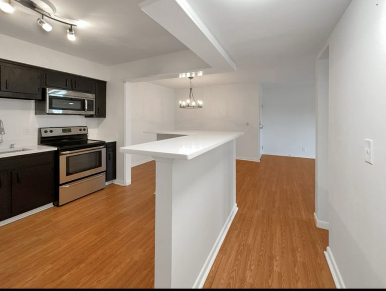 Building Photo - 555 N Dupont Ave