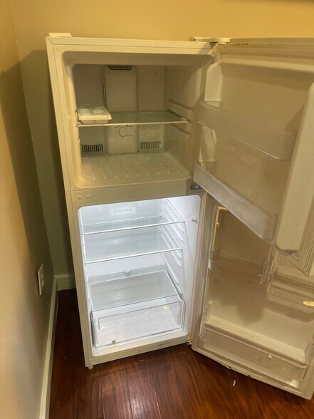 Building Photo - 37 Holland Pl