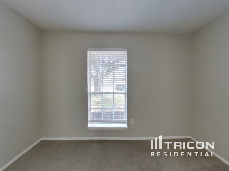 Building Photo - 16319 Silver Sky Ln