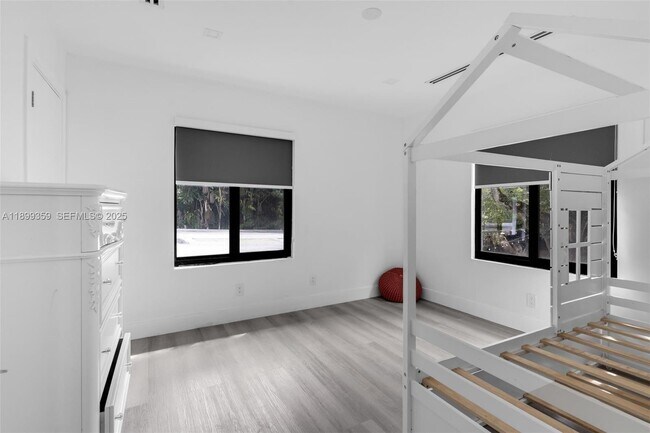 Building Photo - 23175 Naranja Rd