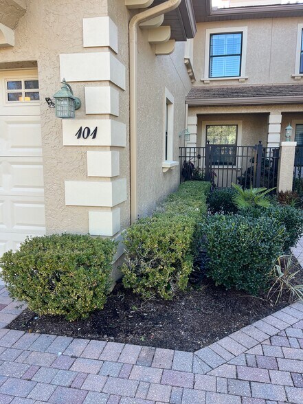 Front of condo - 100 Laterra Links Cir