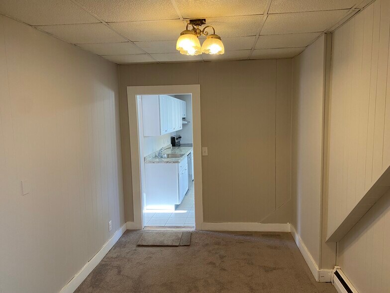 Building Photo - 123 Main St