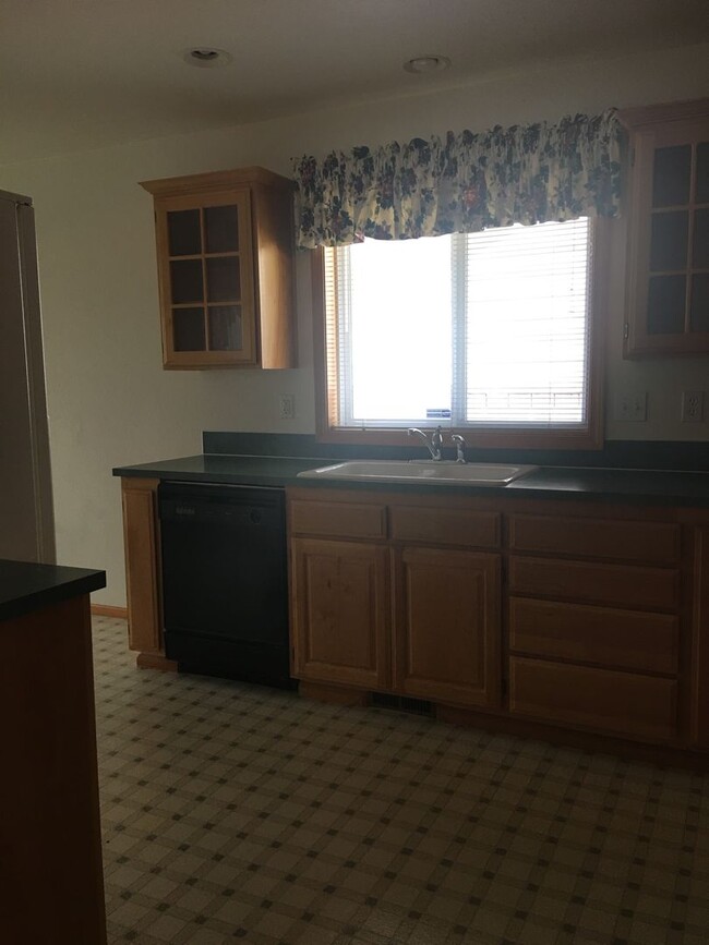 Building Photo - Fantastic Home In SW Corvallis with Landsc...
