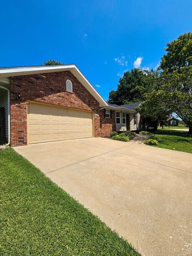 Building Photo - 1257 W Bridgewood Pl