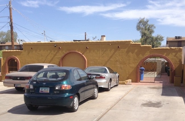 Building Photo - 1520 W Palmer Dr