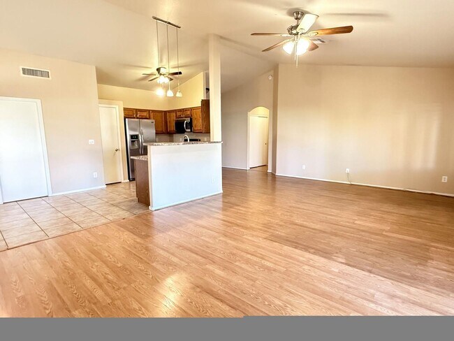 Building Photo - 509 W Ensueno Ct