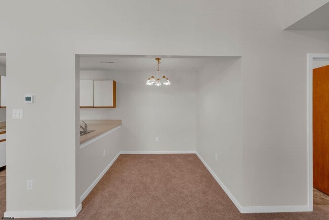 Building Photo - 303 Heather Croft