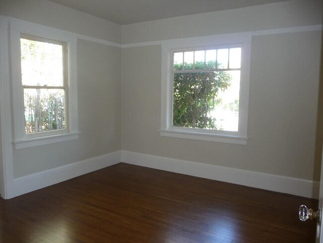 Building Photo - 808 Howard Ave
