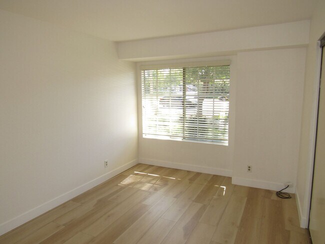 Building Photo - 1099 W Ontario Ave