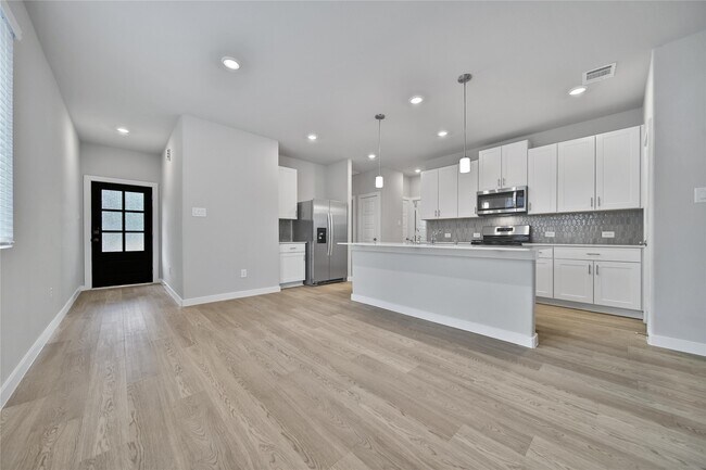 Building Photo - 6609 Lahna Oak Dr