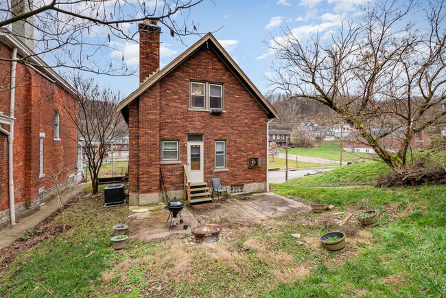 Building Photo - 710 Highland Ave