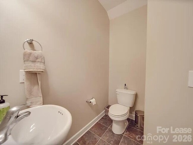 Building Photo - 5657 Tipperlinn Way