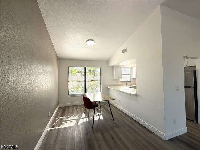 Building Photo - 2811 SE 15th Pl