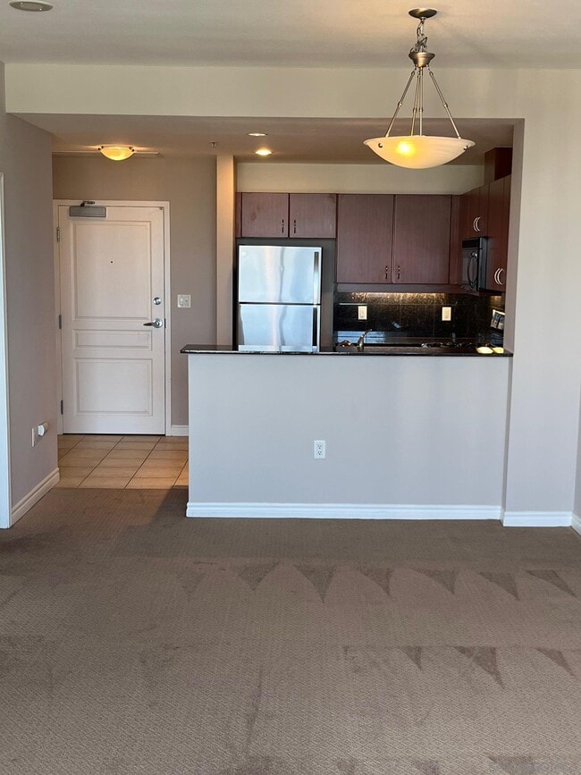 Building Photo - 300 W Beech St