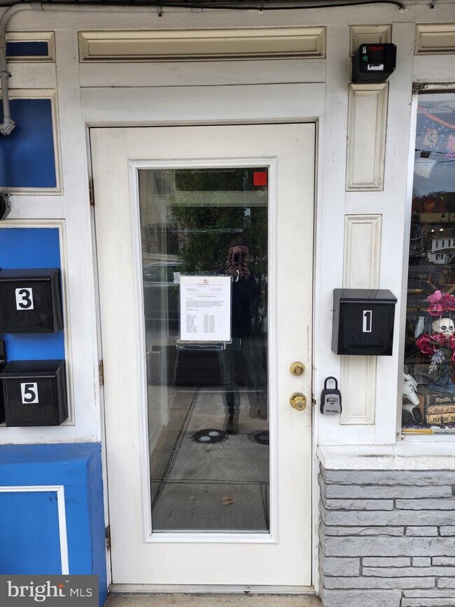 Building Photo - 15 N Washington St