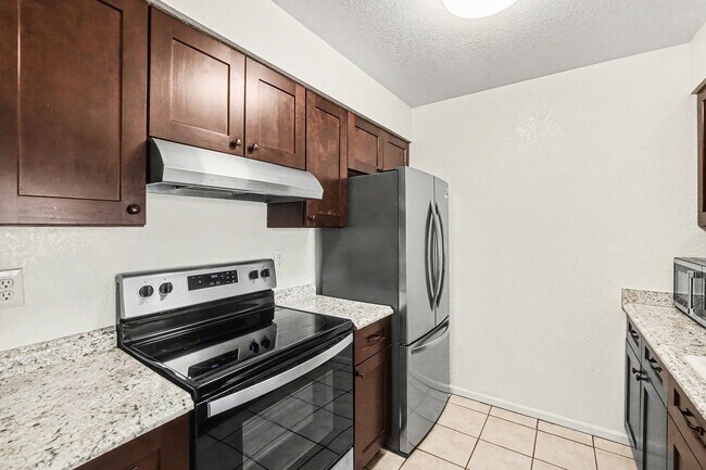 Building Photo - Updated 2 Bedroom 2 Bathroom Condo in Lakewood!