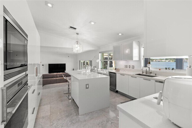 Building Photo - 6822 NW 112th Ave