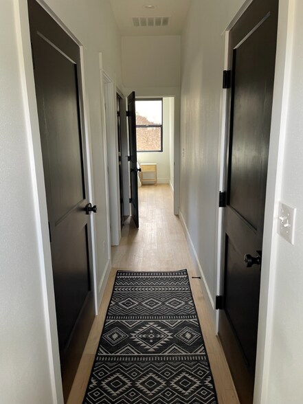 Building Photo - 40740 Clearview Dr N