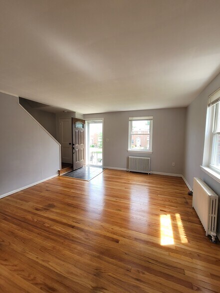 Building Photo - 1722 Red Oak Rd