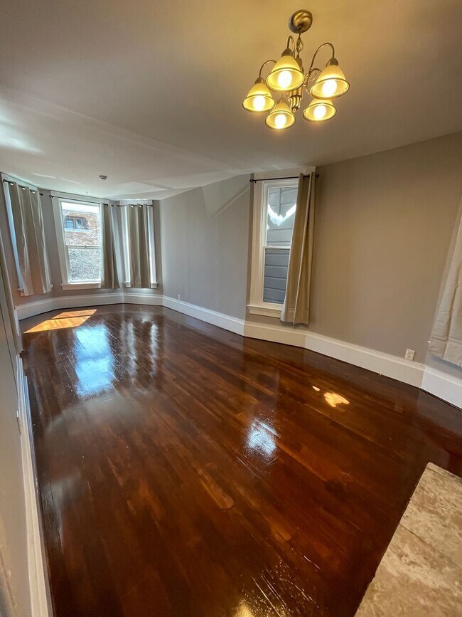 Building Photo - 1070 54th St