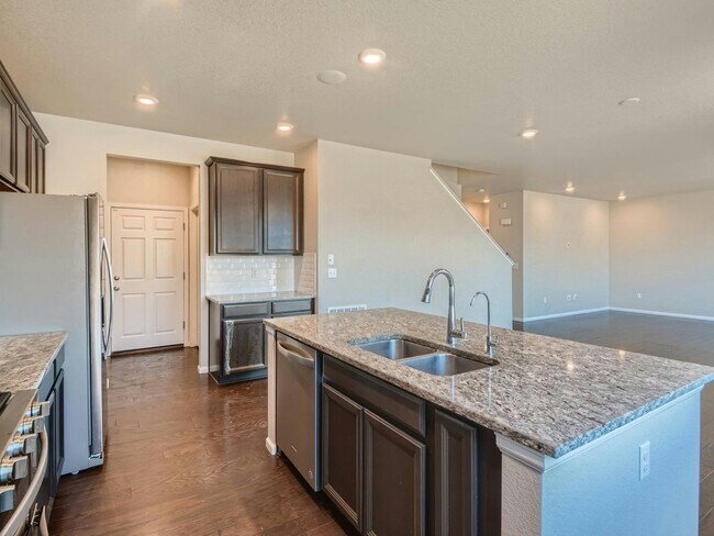 Building Photo - 9405 Quintero St