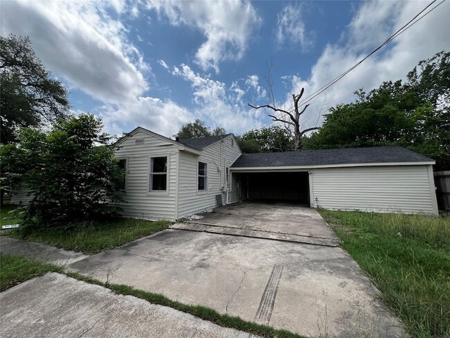 Building Photo - 1805 E North St