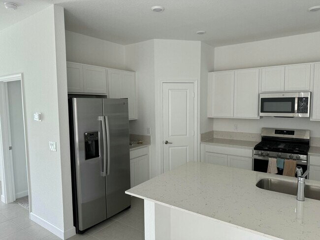 Building Photo - 10468 NW Suncrest Lp