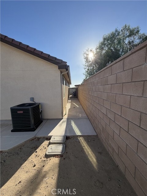 Building Photo - 774 S Acacia Ave