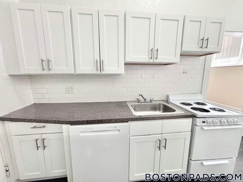 Building Photo - 99 Brainerd Rd