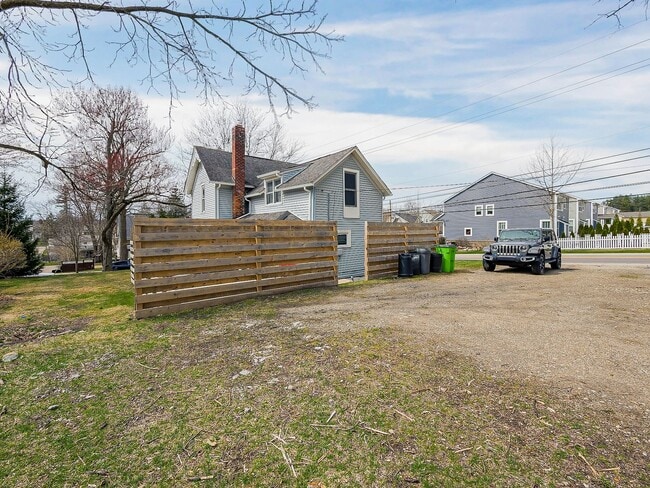 Building Photo - Welcome to this beautiful 1 bedroom, 1 bat...