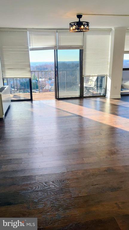 Building Photo - 6100 Westchester Park Dr