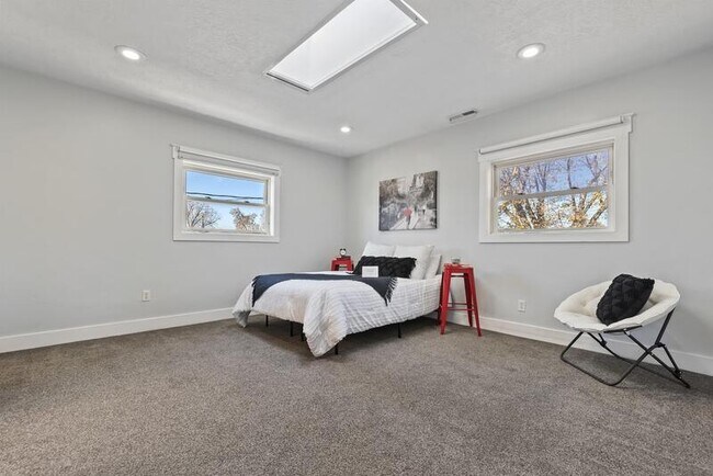 Building Photo - 3718 Custer Dr