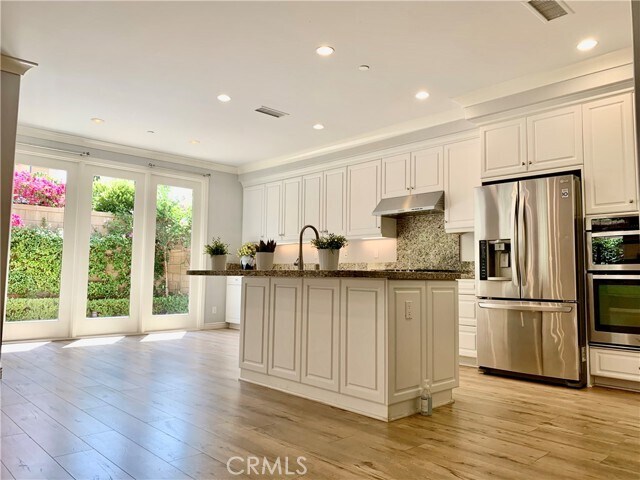 Building Photo - 81 Cipresso