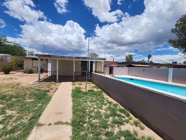Building Photo - 6816 E Nelson Dr