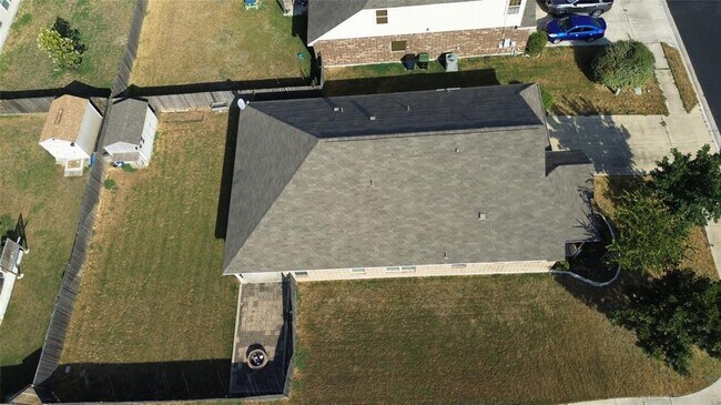 Building Photo - 1000 Farmhouse Dr