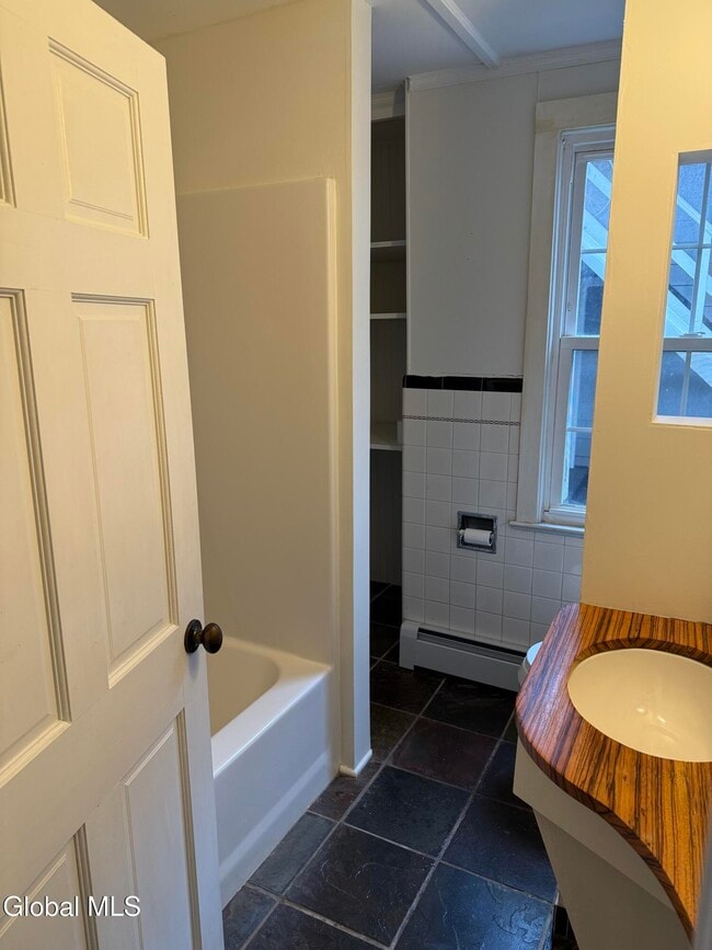 Building Photo - 60 Ash St