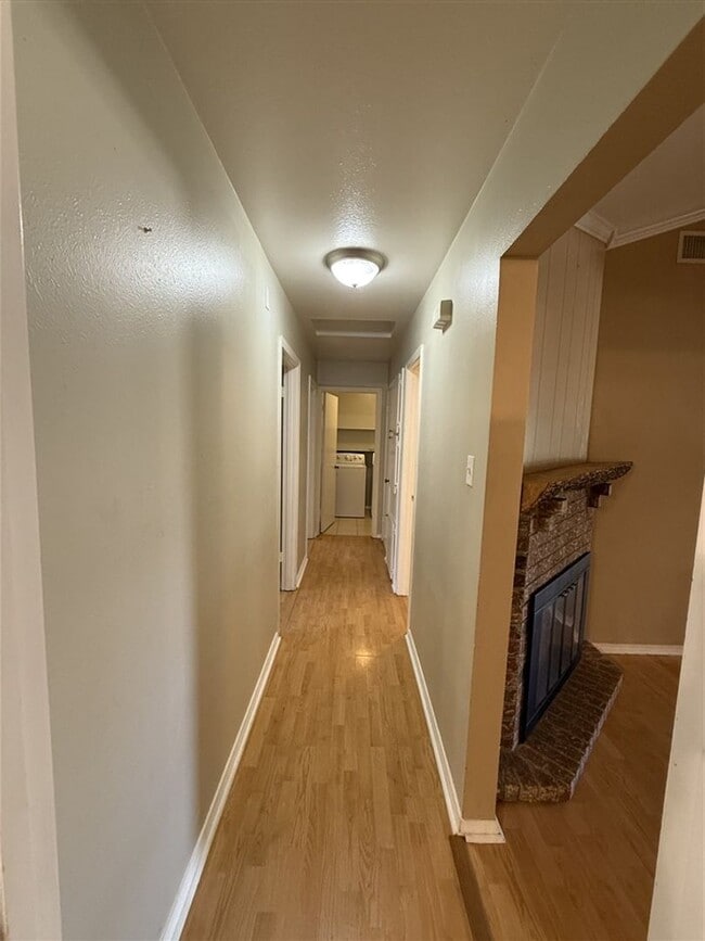 Building Photo - Beautiful 3 bedroom 2 bath home for lease ...