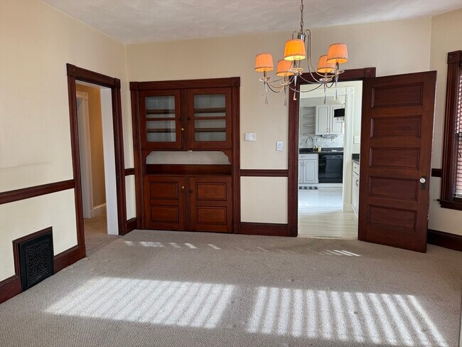 Building Photo - 38 Russell St