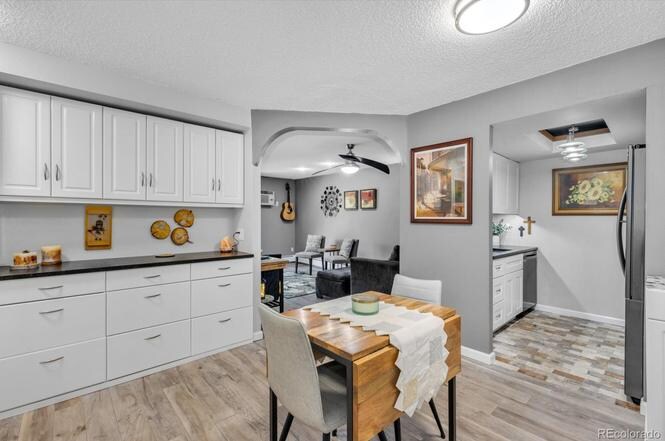 Building Photo - 1250 Golden Cir