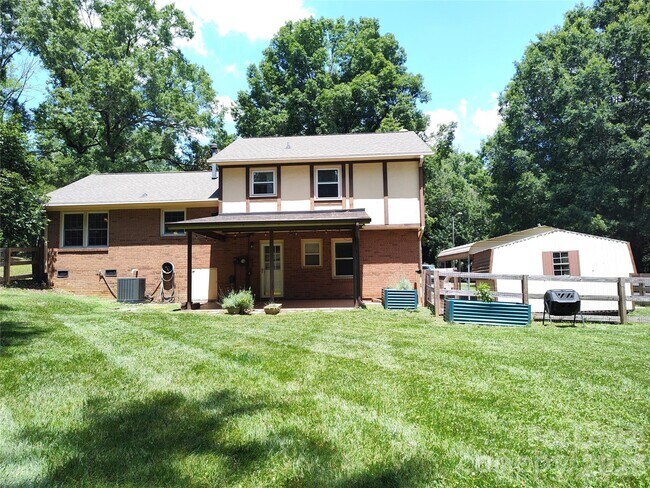 Building Photo - 5812 Donegal Dr