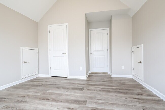 Building Photo - 2427 Oakleaf Cir