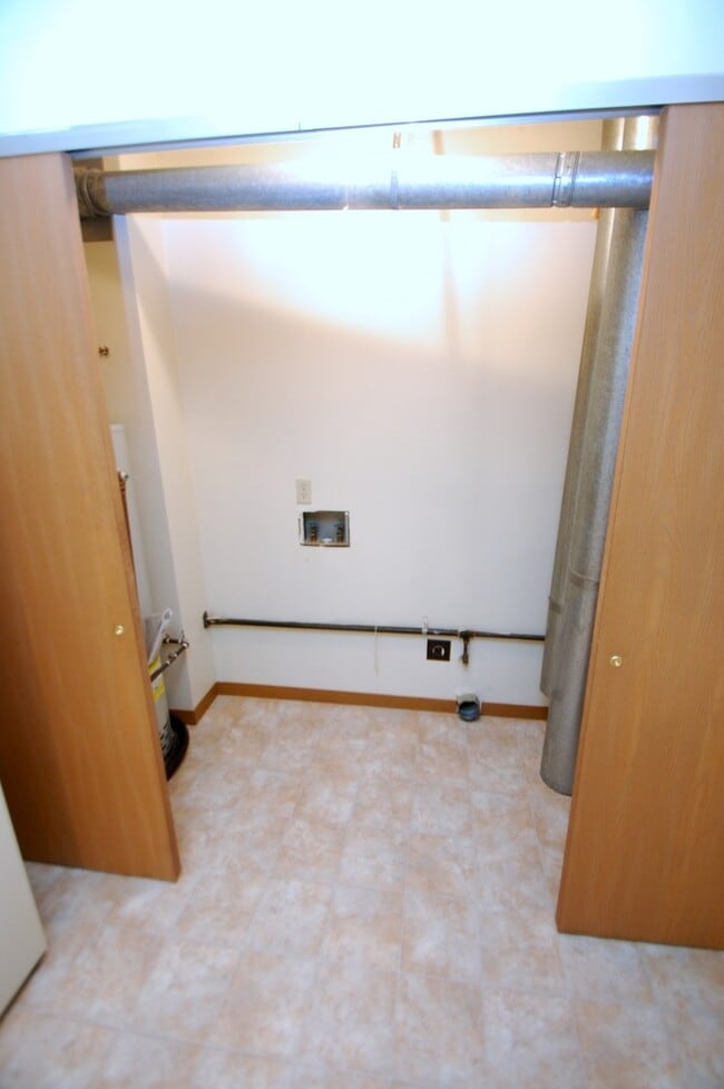 Building Photo - 427-3 HAMPTON PLACE