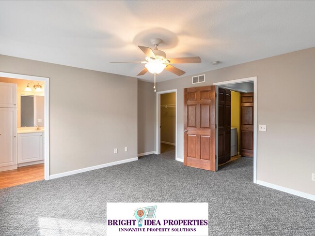 Building Photo - 5948 Oakgreen Ave N