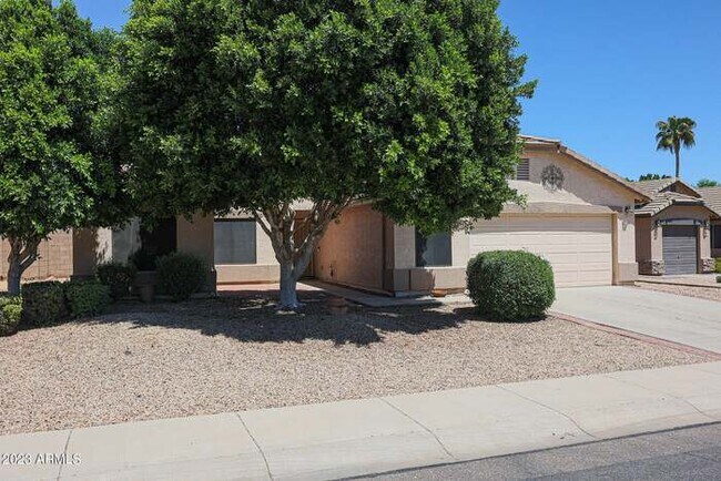 Building Photo - GREAT 3 bed, 2 bath home