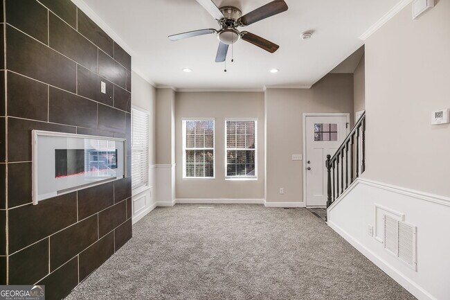 Building Photo - 960 N Grand Ave NW