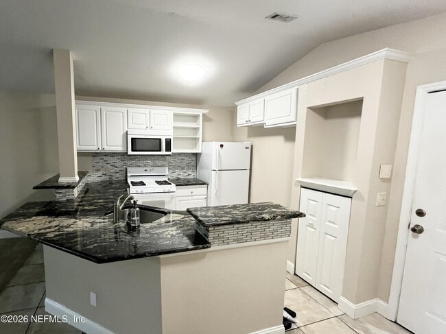 Building Photo - 13810 Sutton Park Dr N