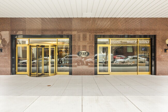 Building Photo - 1313 N Ritchie Ct