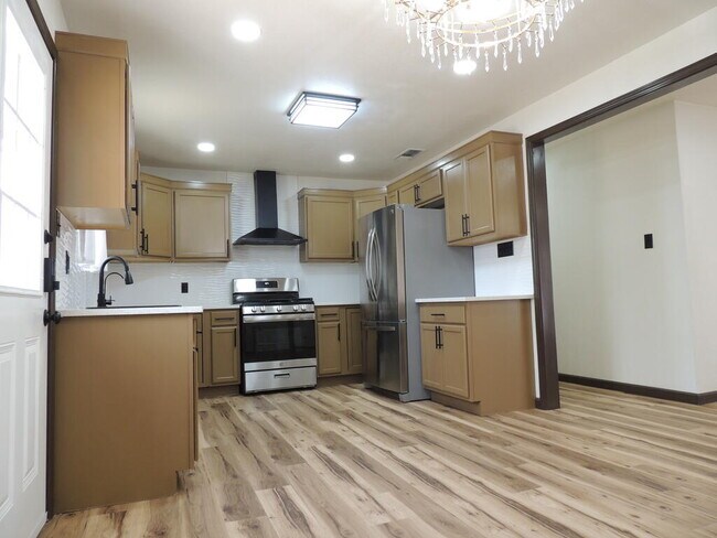Building Photo - 2816 Catalina Dr
