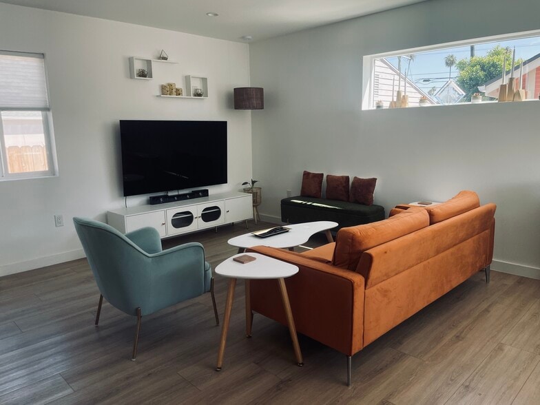 Building Photo - 5323 Templeton St